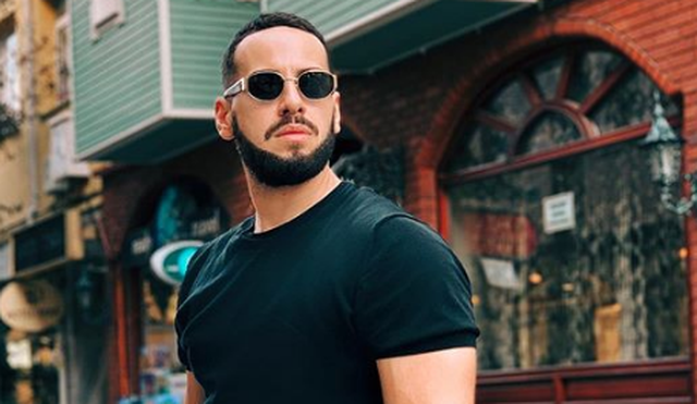 Capita T i ndodhë e papritura, i thyejnë veturën dhe i vjedhin laptopin