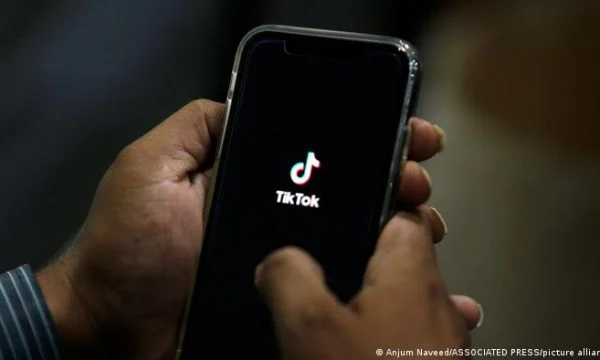 Varësia e të miturve nga Tik Tok, BE mund të ndalojë platformën ‘Tik Tok Lite’