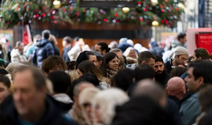 Pemë, dekorime dhe dhurata: Cili vend shpenzon më shumë për Krishtlindje?