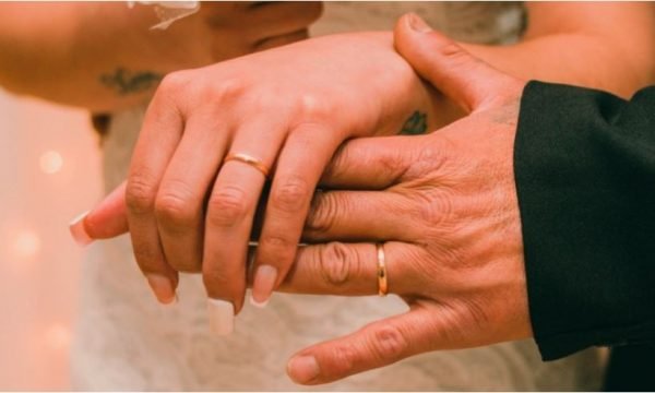 Zana Avdiu: Vajzave po u kërkohet të martohen në moshë të hershme