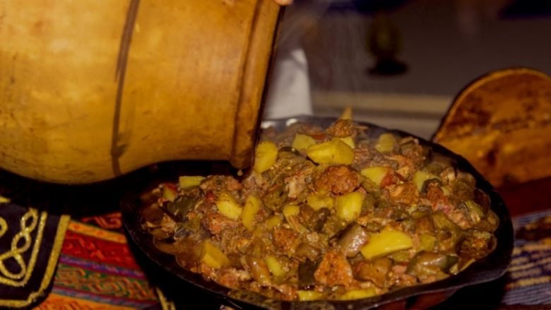 Si të zëvëndësoni mishin me ushqime organike