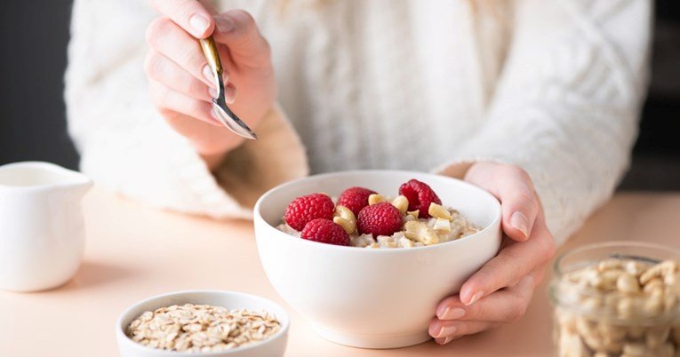 Shpesh ndihemi në humor të keq, por këto ushqime mund të na ndihmojnë