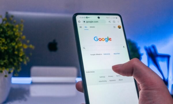Pesë terma që kurrë nuk duhet të kërkoni në Google