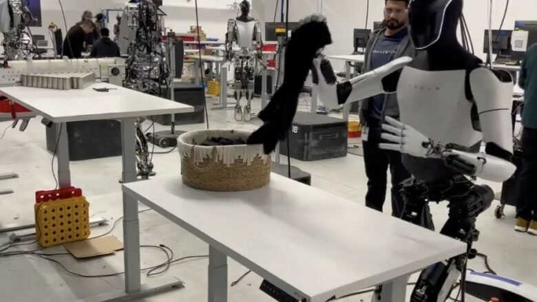 Elon Musk me deklarata të mëdha për robotin Optimus të Teslas