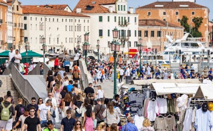 Venecia rrit tarifat për vizitorë, 10 euro hyrja në qytet