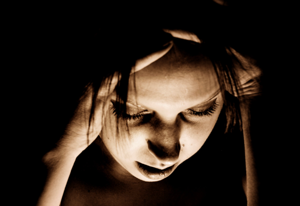 Nëse keni migrenë mund të jetë shenjë e problemeve me zemër