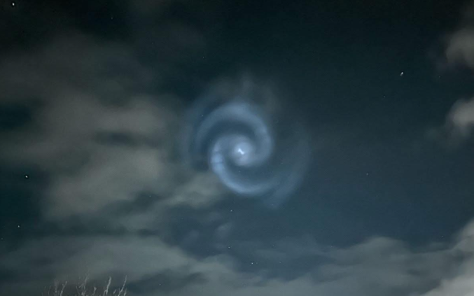 Ja çfarë e shkaktoi spiralen blu që u pa në qiejt e Evropës mbrëmë