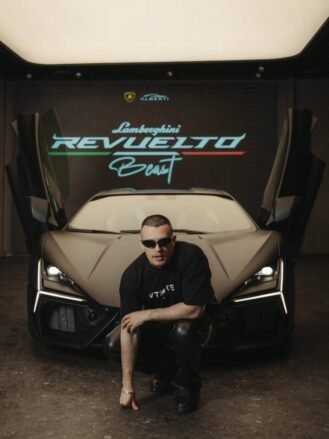 Don Xhoni s’bën kompromis me luksin, prezanton flotën e makinave super luksoze