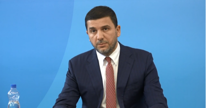 Krasniqi i prerë, thotë se Kurti nuk e ka votën nga PDK-ja për kryeministër