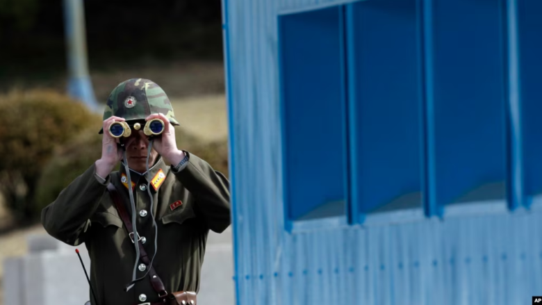 Koreja e Jugut hap zjarr pasi trupat e Koresë së Veriut e kaluan kufirin