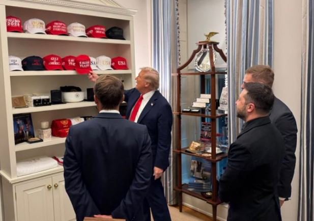 Trump hap dyqan në Shtëpinë e Bardhë, shet kapelat ‘Trump 2028’ – VIDEO