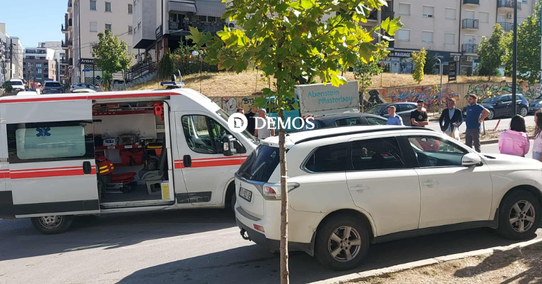 Aksident i rëndë tek rruga C në Prishtinë, vetura godet një person – Dërgohet për trajtim mjekësor