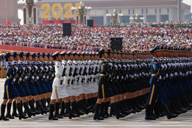 Presidenti kinez demonstron fuqinë ushtarake para Vladimir Putinit dhe Kim Jong Unit